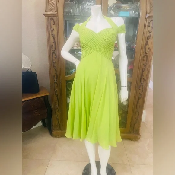 princess polly dresses green Zapaka Women Light Green Chiffon Bridesmaid Dress Mermaid Off the Shoulder  Ruffles Long Wedding Party Dress with Slit – ZAPAKA main image 1